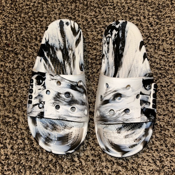 Croc classic slide on sandal in white and black tie dye in size 4 men/6 women - Picture 1 of 3